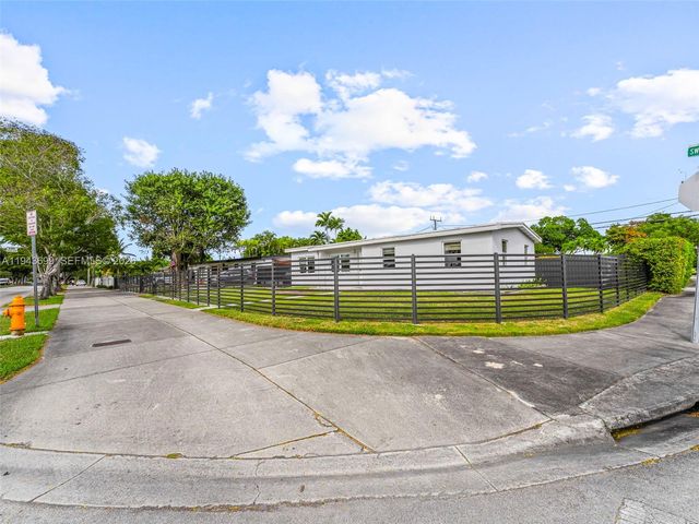 11401 SW 56th St, Miami, FL 33165