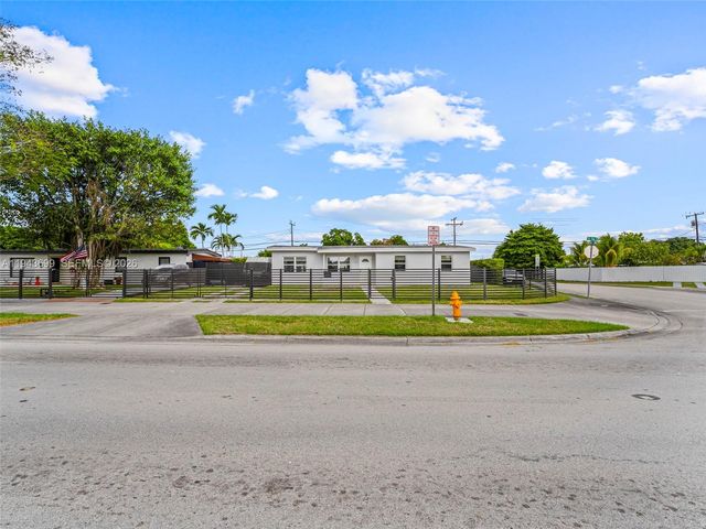 11401 SW 56th St, Miami, FL 33165