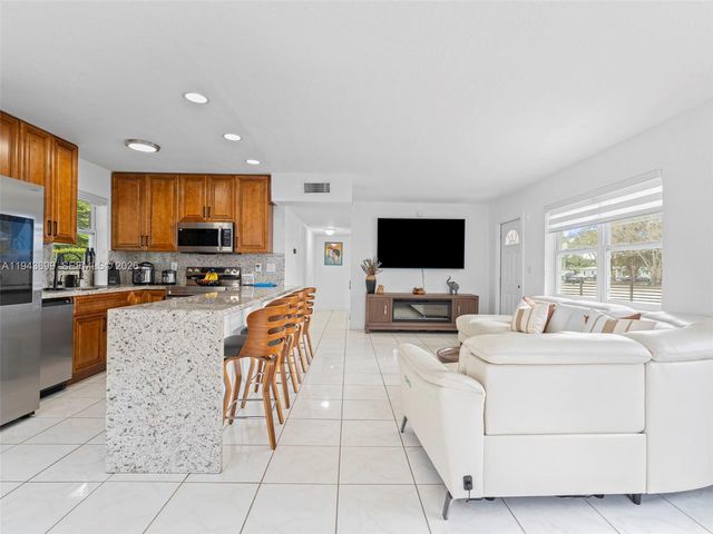 11401 SW 56th St, Miami, FL 33165