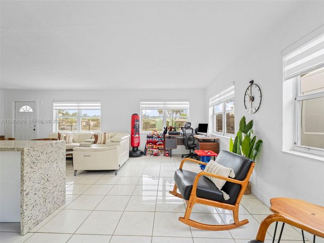 11401 SW 56th St, Miami, FL 33165