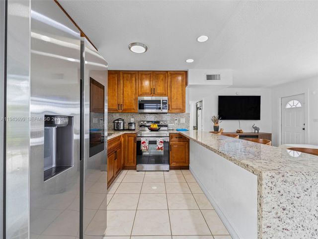 11401 SW 56th St, Miami, FL 33165