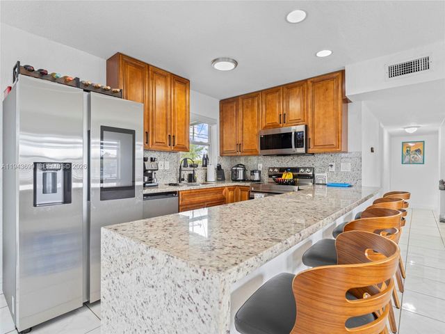 11401 SW 56th St, Miami, FL 33165