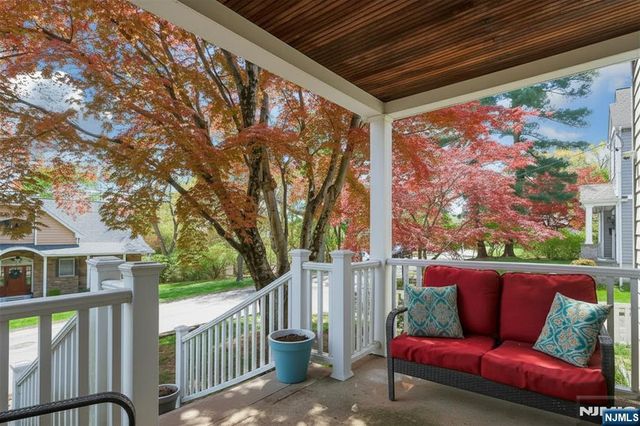 54 Chestnut Avenue, Park Ridge, NJ 07656
