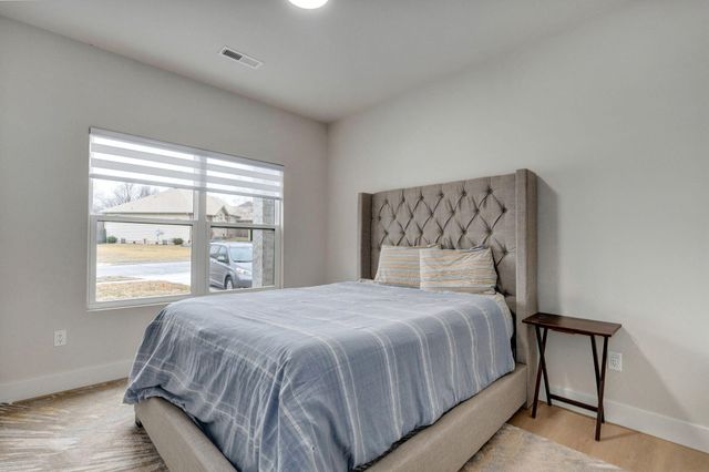 3630 N Thistlewood Court, Springfield, MO 65803