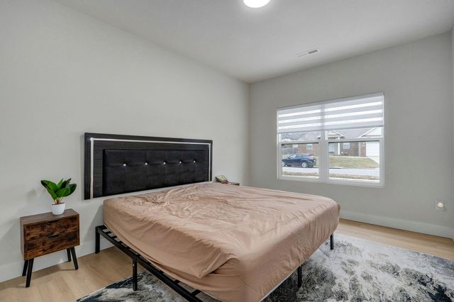 3630 N Thistlewood Court, Springfield, MO 65803