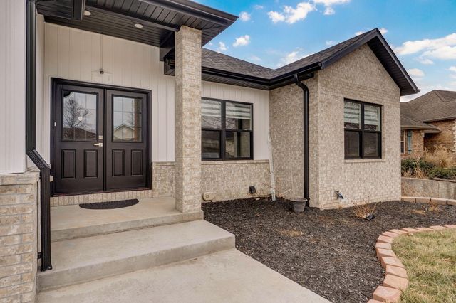 3630 N Thistlewood Court, Springfield, MO 65803