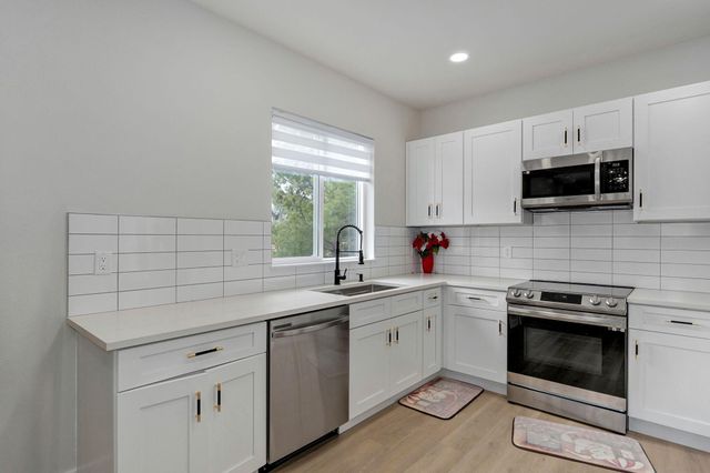 3630 N Thistlewood Court, Springfield, MO 65803