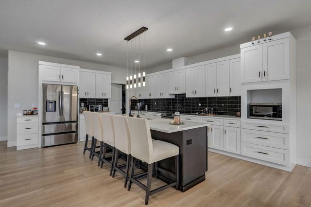 3630 N Thistlewood Court, Springfield, MO 65803