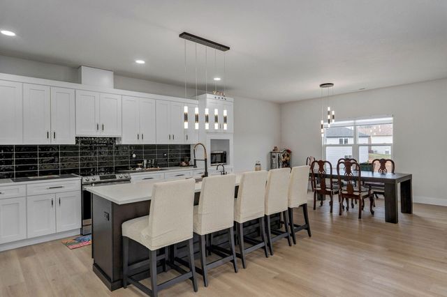 3630 N Thistlewood Court, Springfield, MO 65803