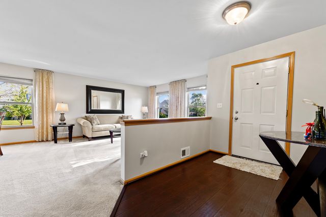 1018 Butterfield Circle E, Shorewood, IL 60404