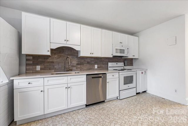 5711 Oak Drive, Charlotte, NC 28216