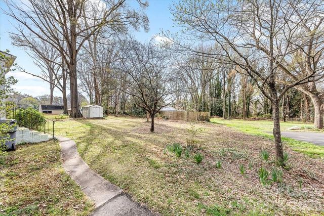 5711 Oak Drive, Charlotte, NC 28216