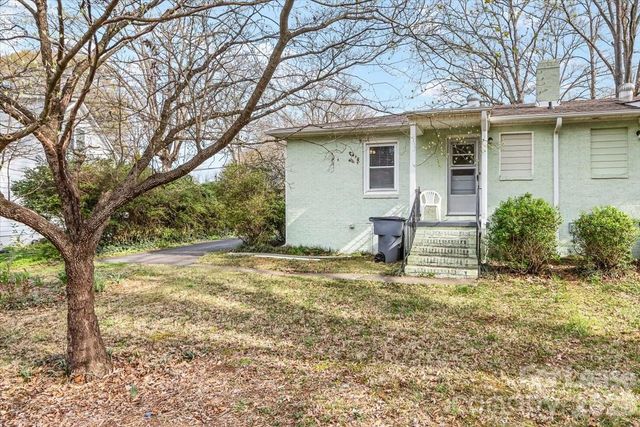 5711 Oak Drive, Charlotte, NC 28216