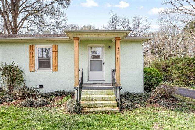 5711 Oak Drive, Charlotte, NC 28216
