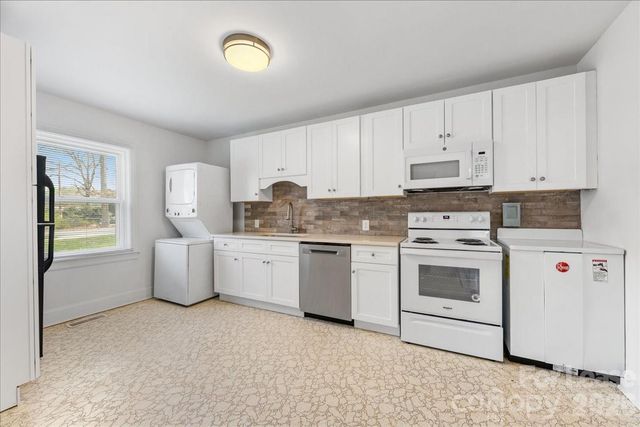 5711 Oak Drive, Charlotte, NC 28216