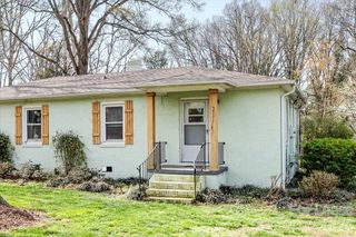 5711 Oak Drive, Charlotte, NC 28216