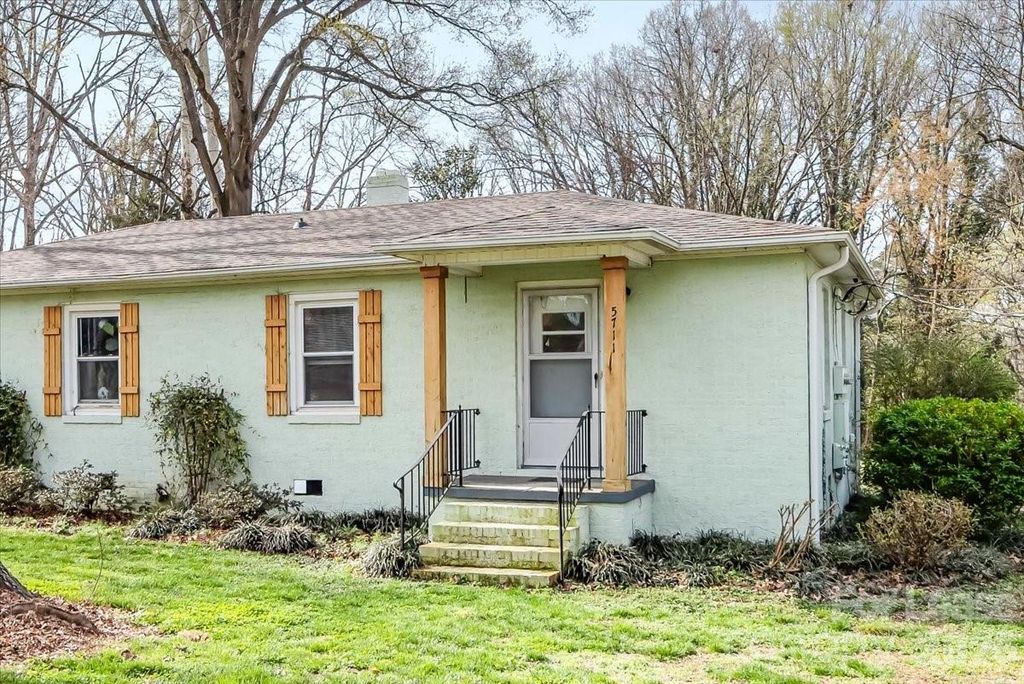 5711 Oak Drive, Charlotte, NC 28216