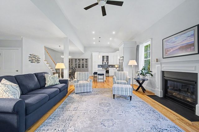 14 Waterside Run 14, Medway, MA 02053