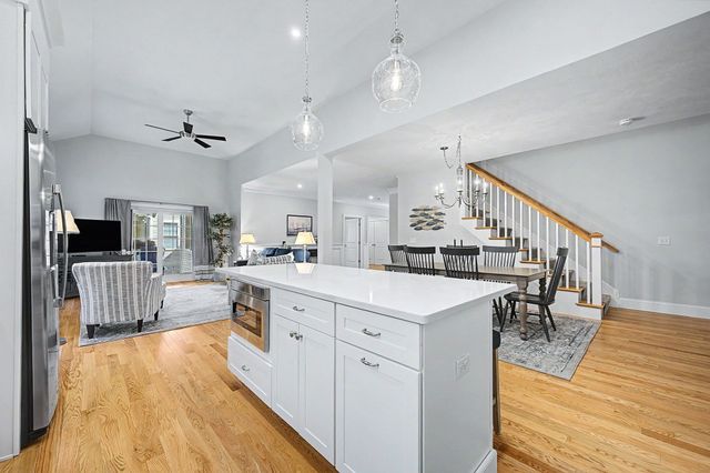 14 Waterside Run 14, Medway, MA 02053