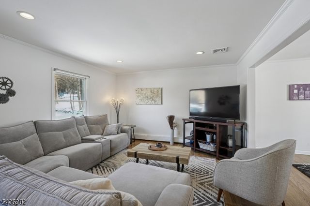 91 Eagle Rock Ave, Roseland Boro, NJ 07068