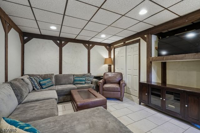 91 Eagle Rock Ave, Roseland Boro, NJ 07068