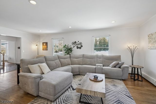 91 Eagle Rock Ave, Roseland Boro, NJ 07068