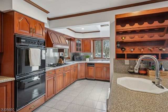 91 Eagle Rock Ave, Roseland Boro, NJ 07068