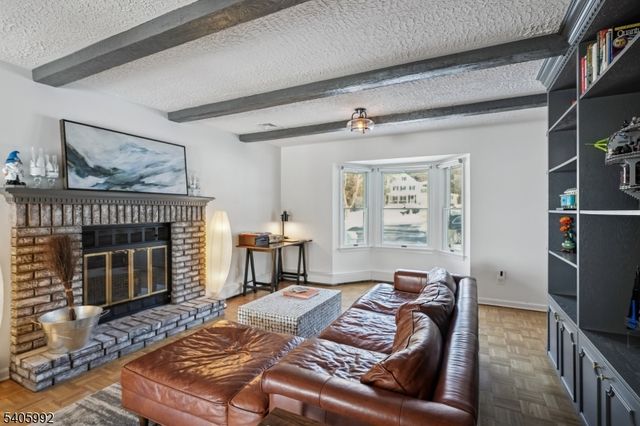 91 Eagle Rock Ave, Roseland Boro, NJ 07068