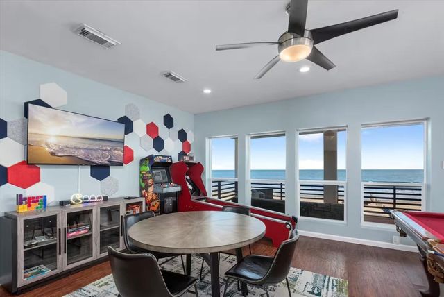 21502 Kennedy Drive, Galveston, TX 77554