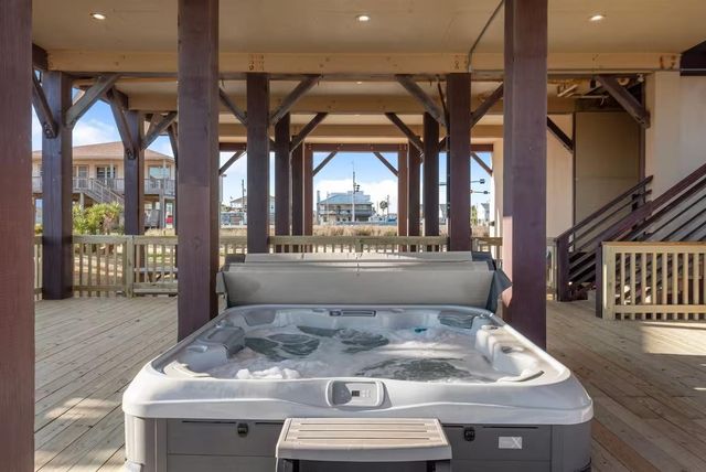 21502 Kennedy Drive, Galveston, TX 77554