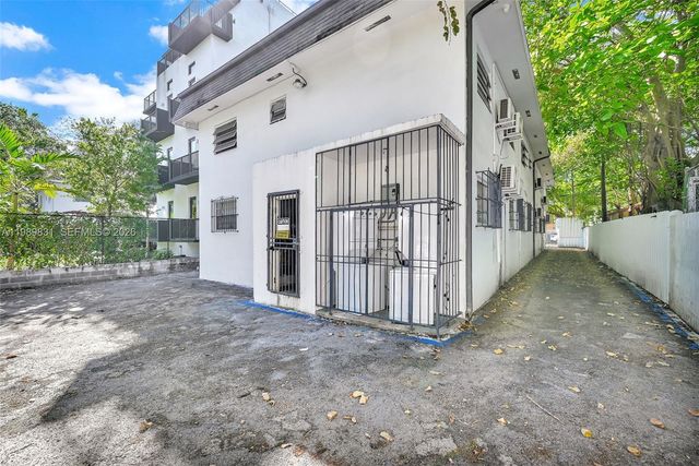 641 NW 2nd St, Miami, FL 33128