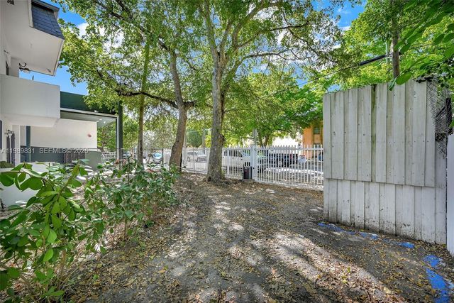 641 NW 2nd St, Miami, FL 33128