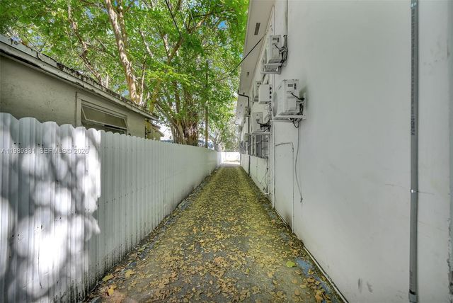 641 NW 2nd St, Miami, FL 33128