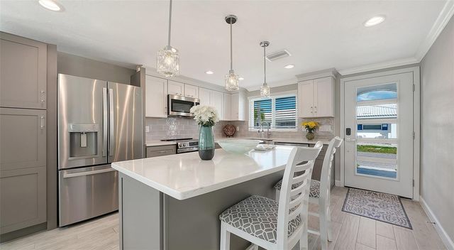 900 SPANISH DRIVE N, Longboat Key, FL 34228