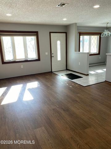 7 Madras Court, Toms River, NJ 08757