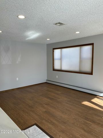 7 Madras Court, Toms River, NJ 08757