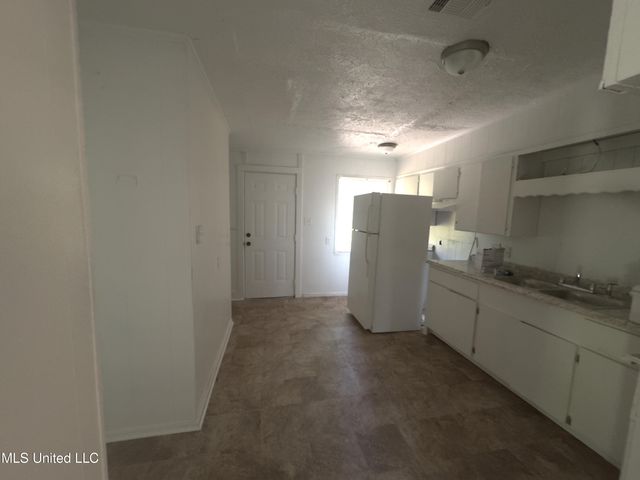 1136 Killarney Street, Jackson, MS 39212
