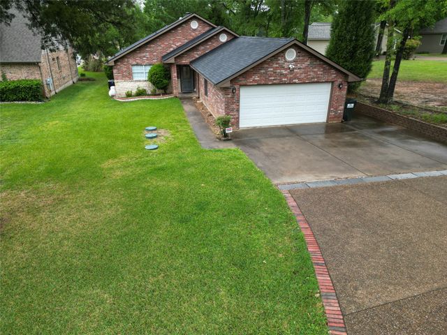 186 Bushwhacker Drive, Mabank, TX 75156