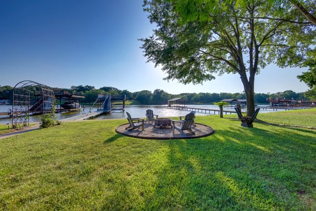 186 Bushwhacker Drive, Mabank, TX 75156