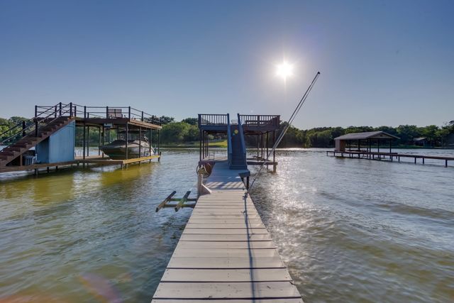 186 Bushwhacker Drive, Mabank, TX 75156