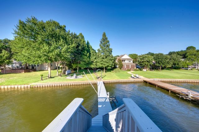 186 Bushwhacker Drive, Mabank, TX 75156