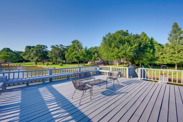 186 Bushwhacker Drive, Mabank, TX 75156
