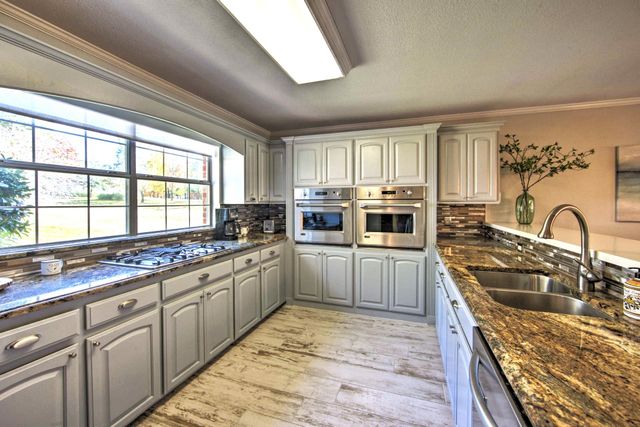 186 Bushwhacker Drive, Mabank, TX 75156