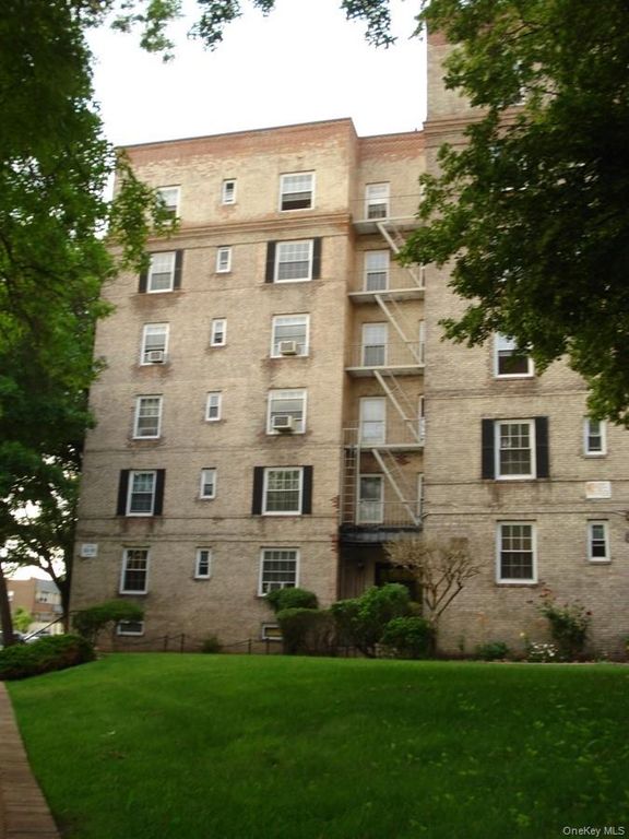55-23 31 Avenue J3, Woodside, NY 11377 — exterior