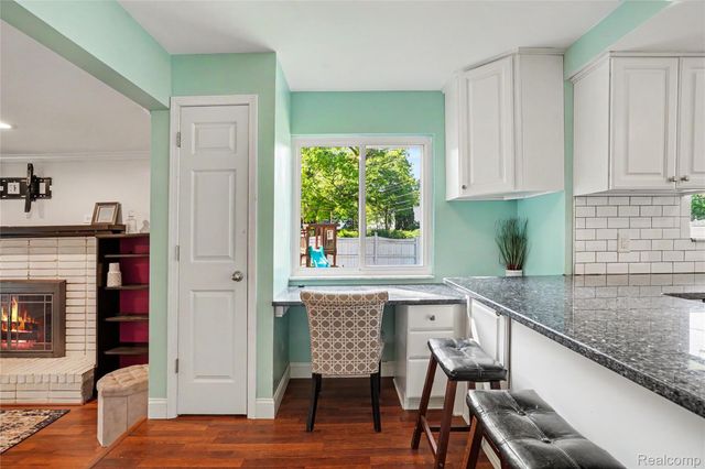 6275 Westmoor Drive, Shelby Charter Township, MI 48316