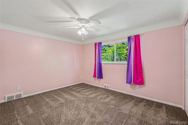 6275 Westmoor Drive, Shelby Charter Township, MI 48316