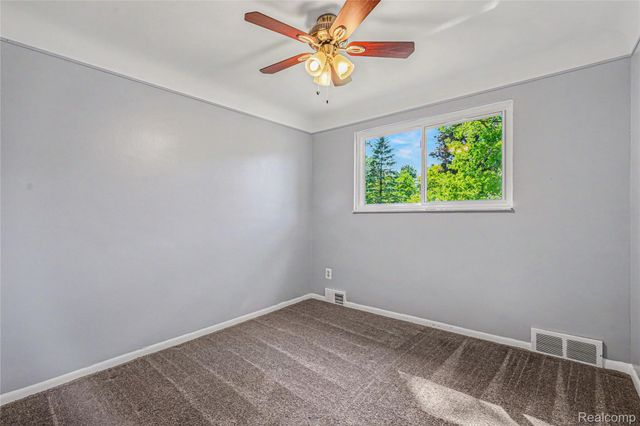 6275 Westmoor Drive, Shelby Charter Township, MI 48316