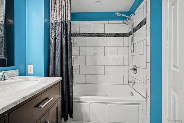 6275 Westmoor Drive, Shelby Charter Township, MI 48316