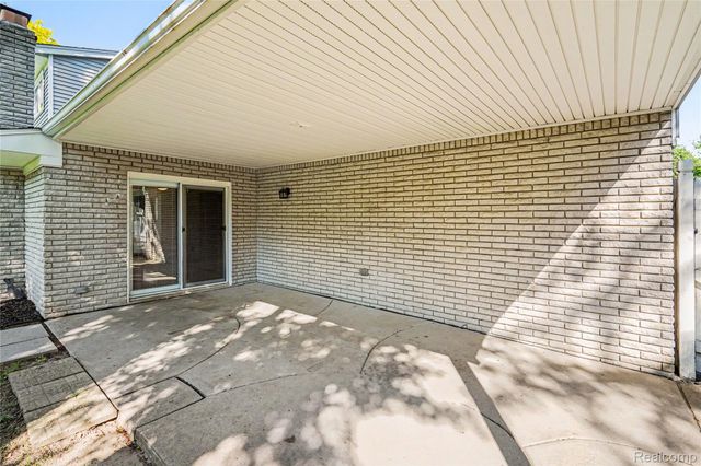 6275 Westmoor Drive, Shelby Charter Township, MI 48316