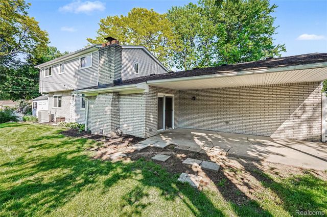 6275 Westmoor Drive, Shelby Charter Township, MI 48316